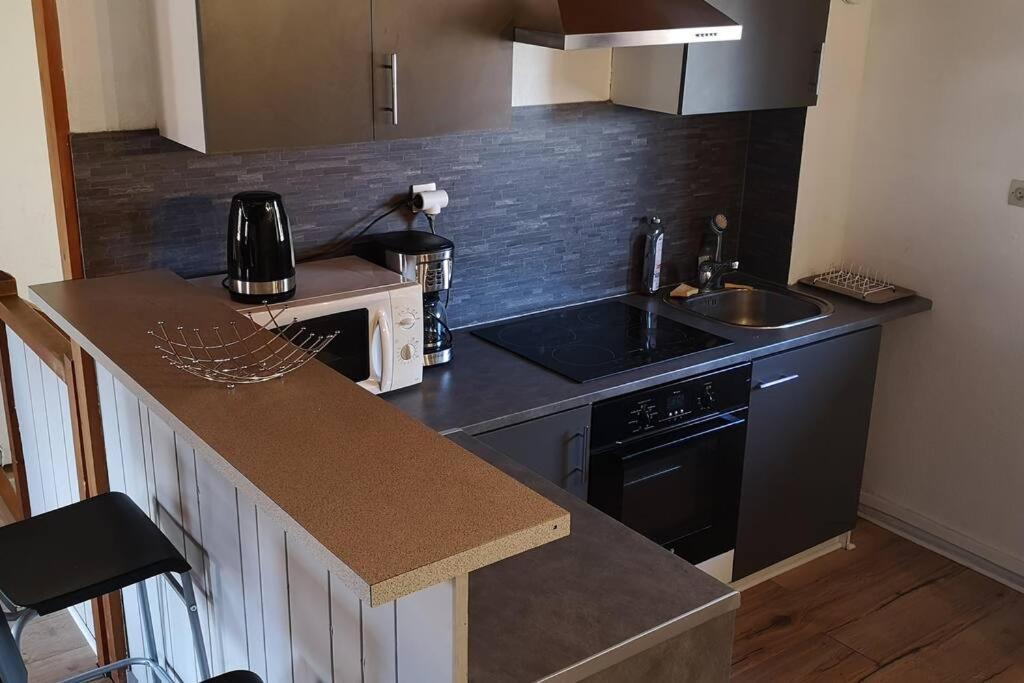 Duplex Au Centre Ville, Dans Cour Interieure Calme Dole Exteriör bild