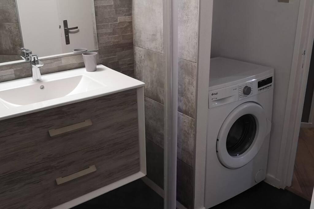 Duplex Au Centre Ville, Dans Cour Interieure Calme Dole Exteriör bild