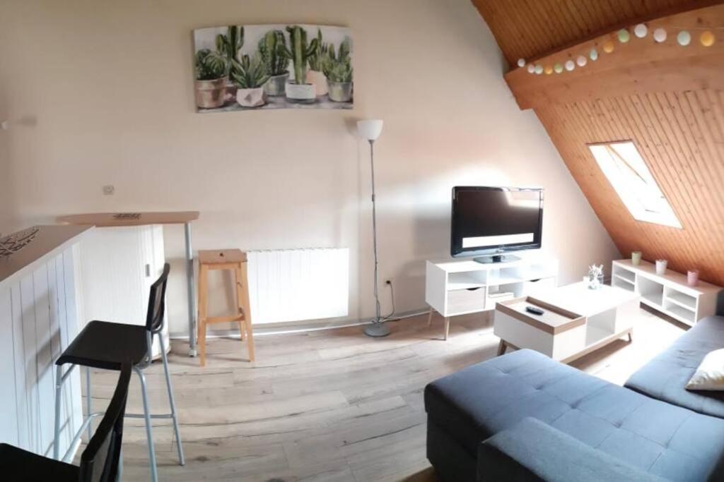 Duplex Au Centre Ville, Dans Cour Interieure Calme Dole Exteriör bild
